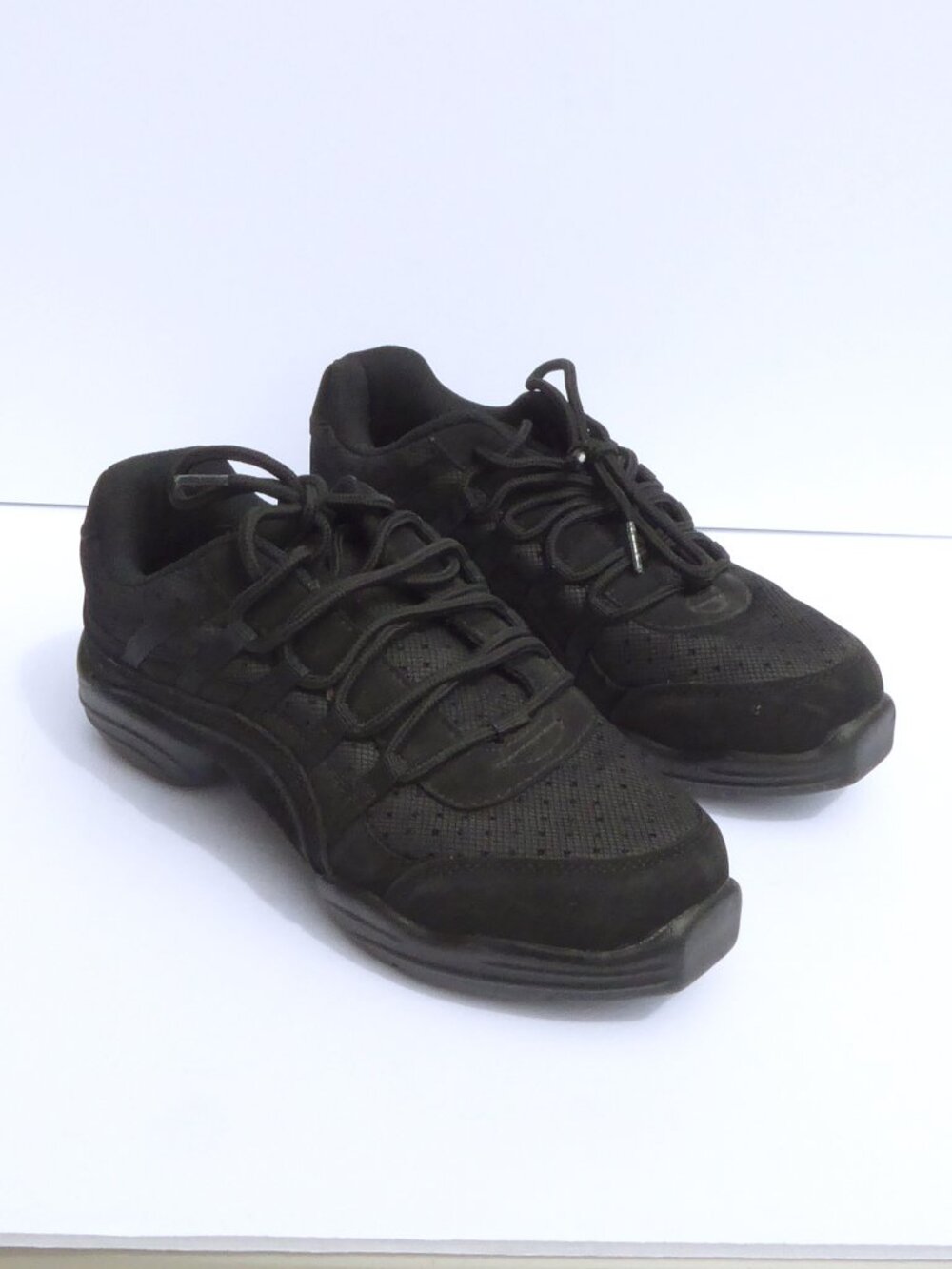 Capezio black mesh and suede leather lace up women's dance sneakers size 8.5